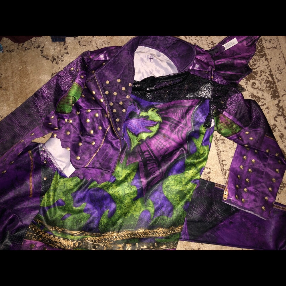 4 pc Mal descendants 2 costume size 9/10